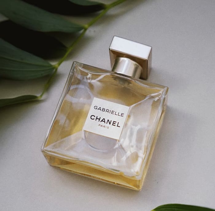 Perfume bottle with elegant glass design